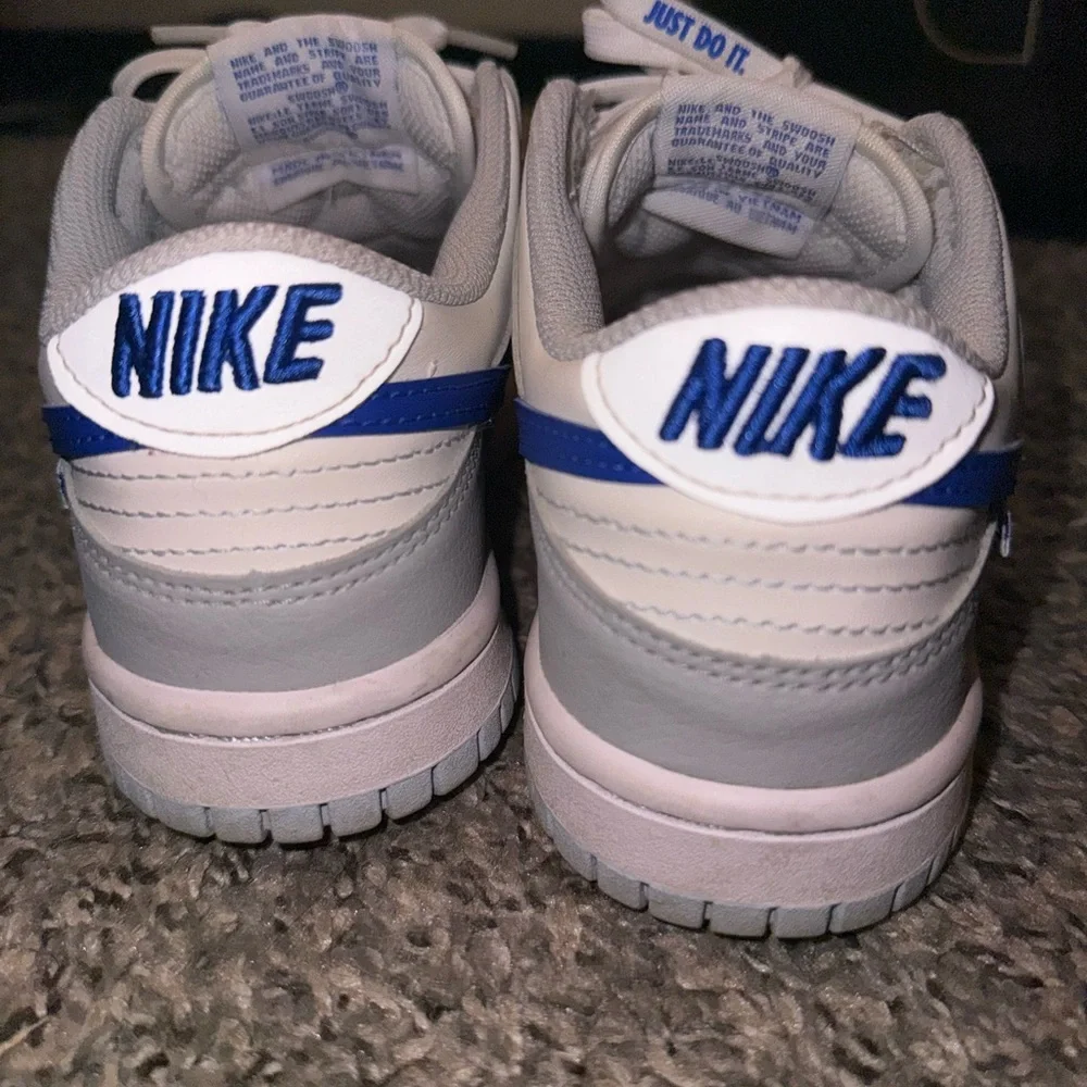Nike Kids/Women Dunk Low Sneakers - White and Blue 4.5y - Picture 4 of 5
